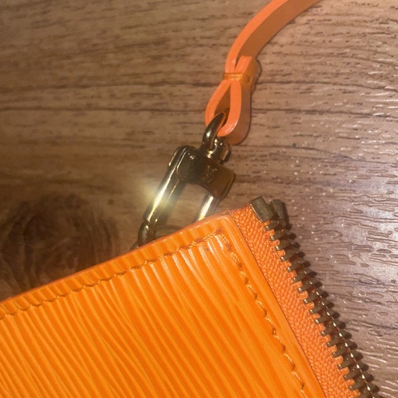 Authentic Louis Vuitton - Picture 3 of 5